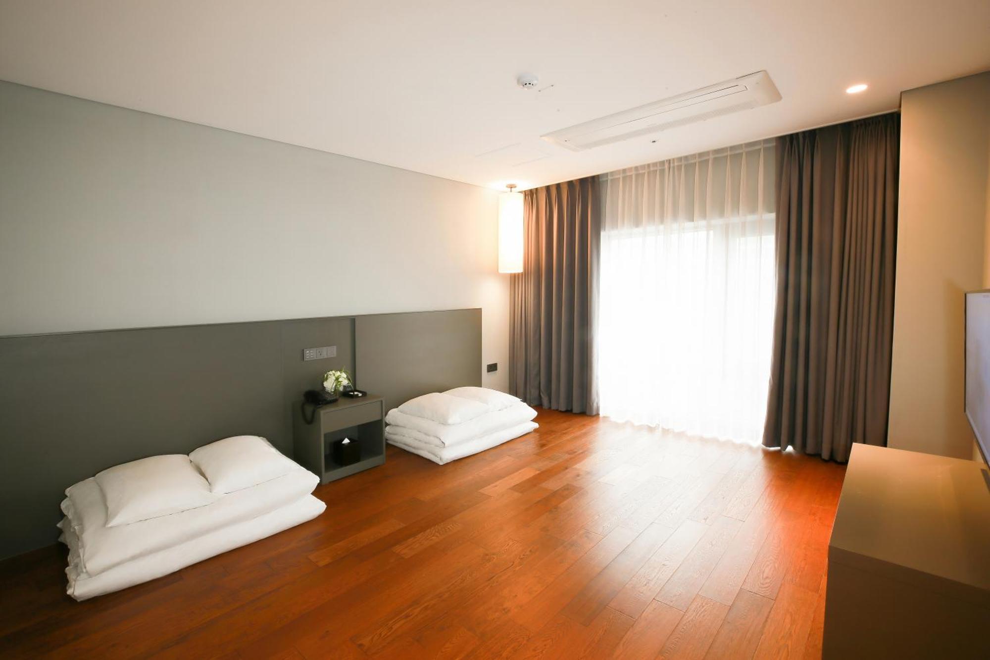 Westernlife Hotel Iksan Quarto foto