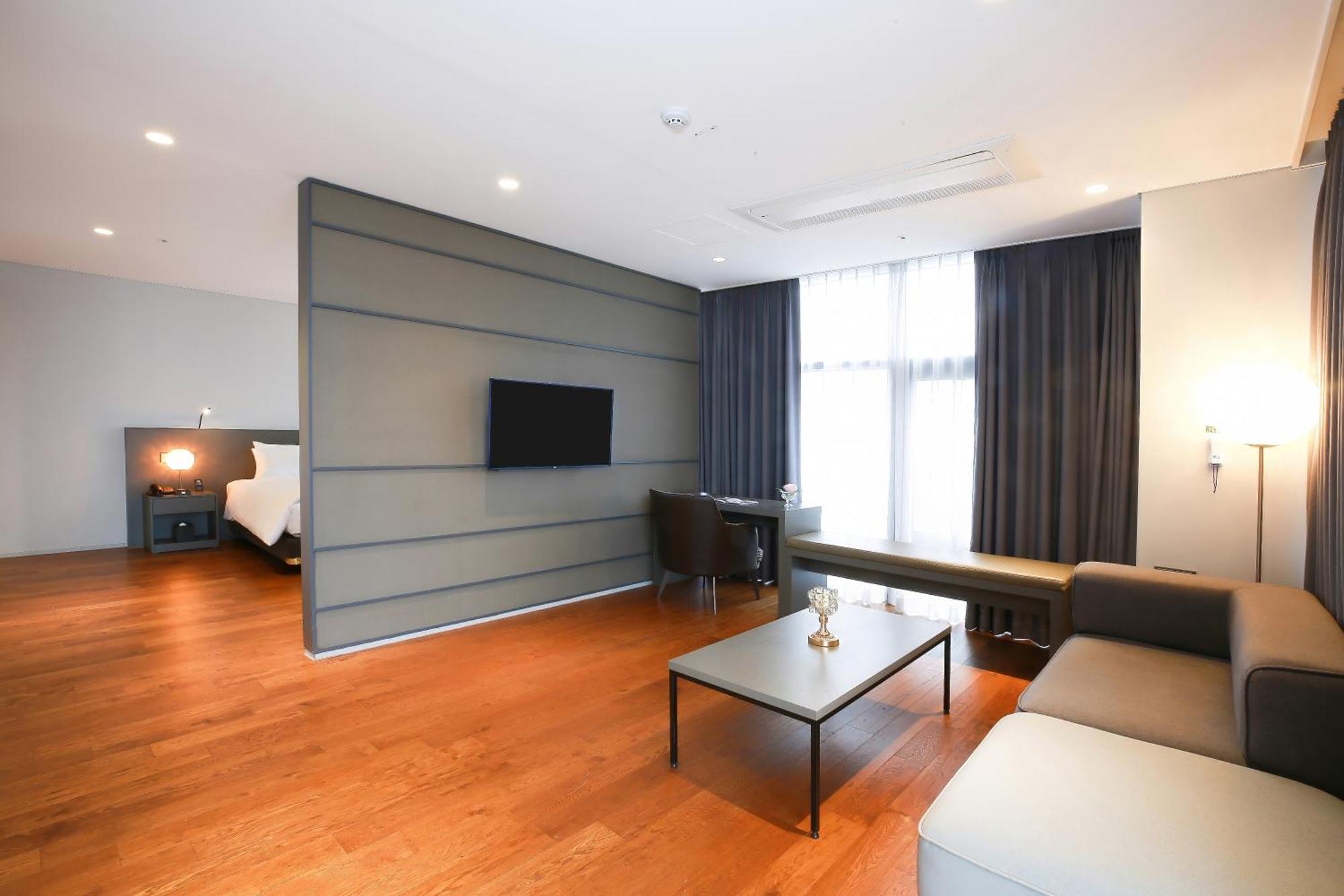 Westernlife Hotel Iksan Quarto foto